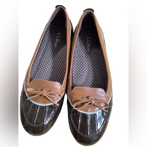 L.L.BEAN BROWN PATENT LEATHER‎ WATERPROOF DUCK SHOES. SIZE 7